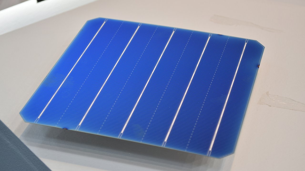 Křemíkový fotovoltaický článek slaví 70 let. Kam až lze posouvat účinnost fotovoltaiky?